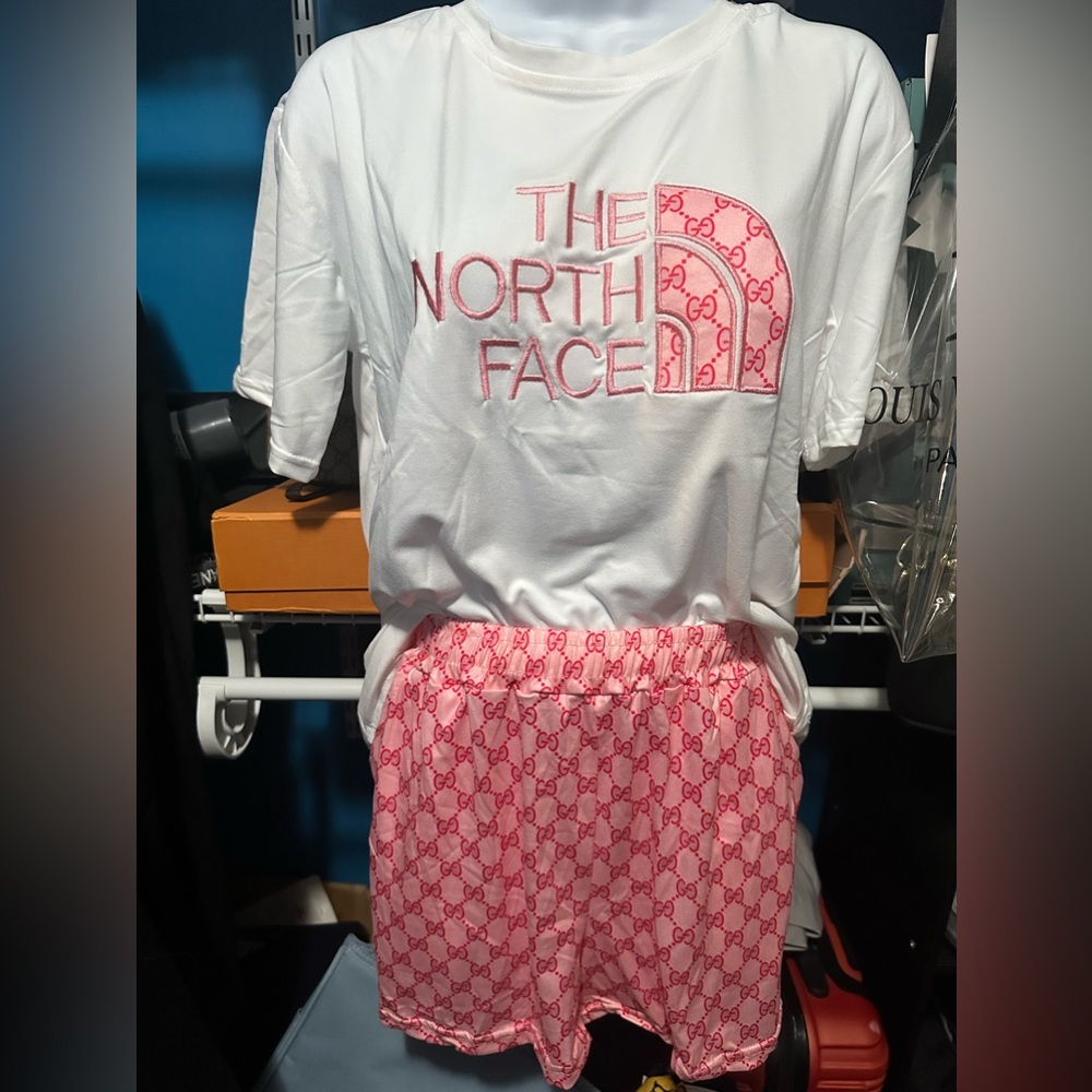 Set T shirt size S-M and bottom size S with signature print
